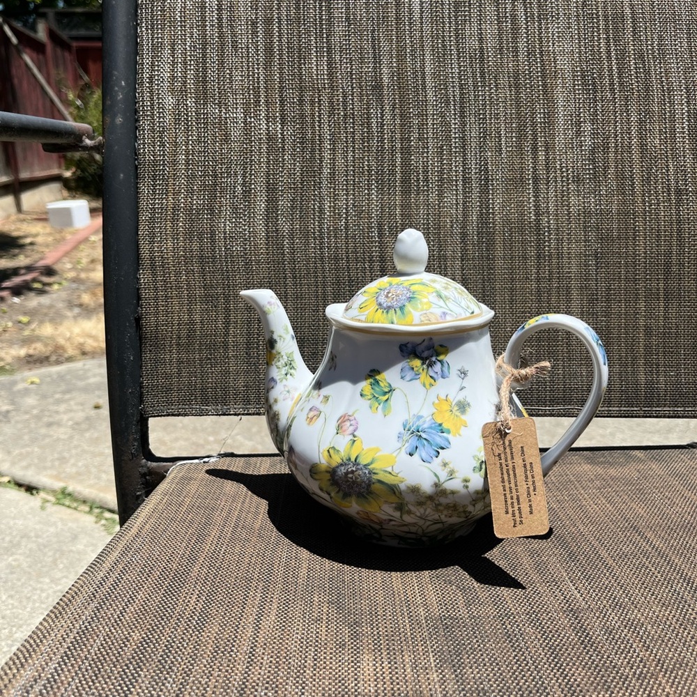 New with tags Floral Ceramic Teapot with Lid